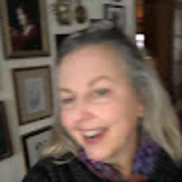 Meet your Posher, Laura - Picture 1 of 1